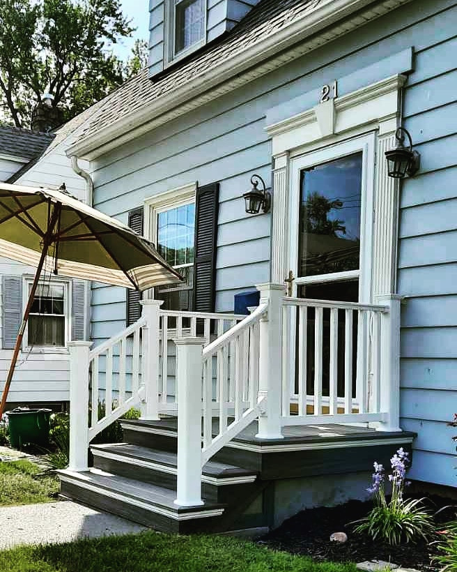 Example of a transitional home design design in New York