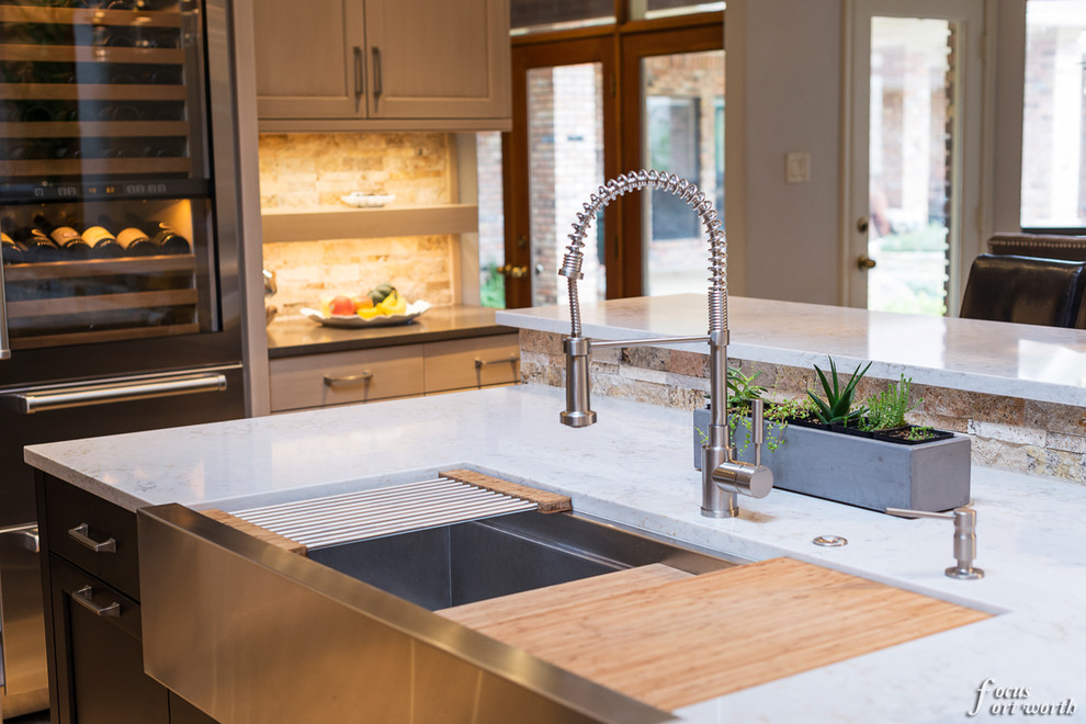 Inspiration for a transitional kitchen remodel in Dallas