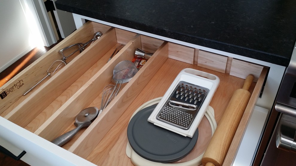 Inspiration for a mid-sized transitional u-shaped dark wood floor eat-in kitchen remodel with a single-bowl sink, recessed-panel cabinets, white cabinets, granite countertops, white backsplash, ceramic backsplash and stainless steel appliances