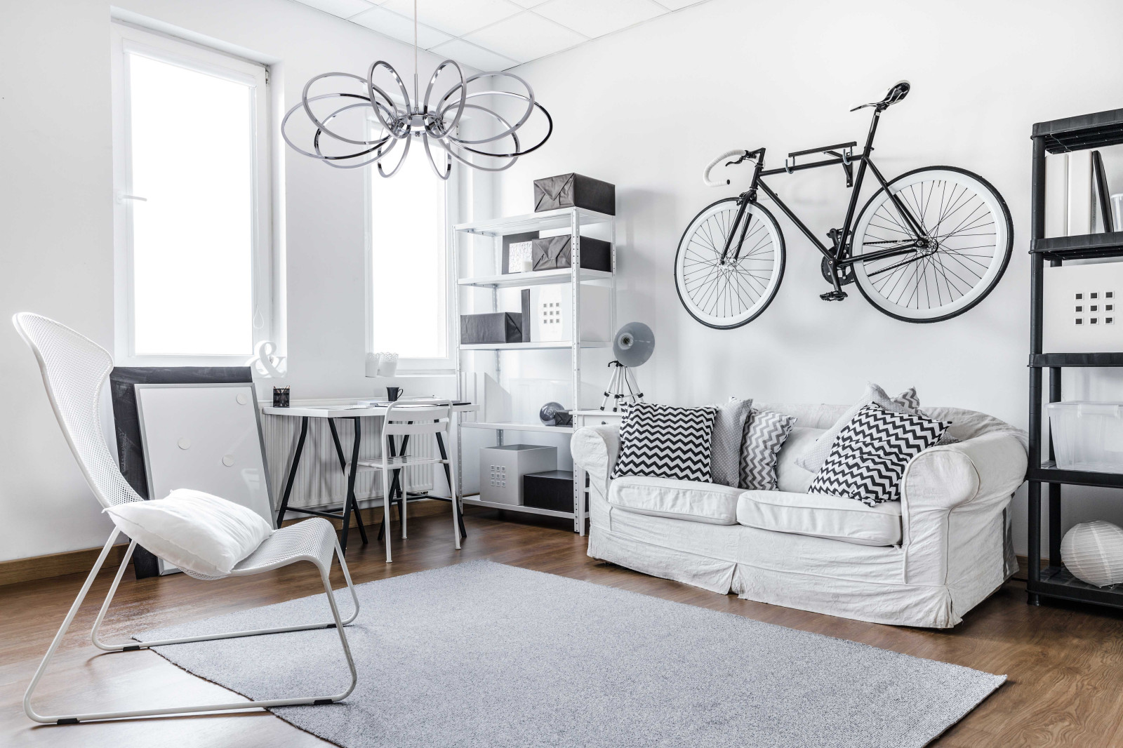 Черно-белый молодежный интерьер в скандинавском стиле