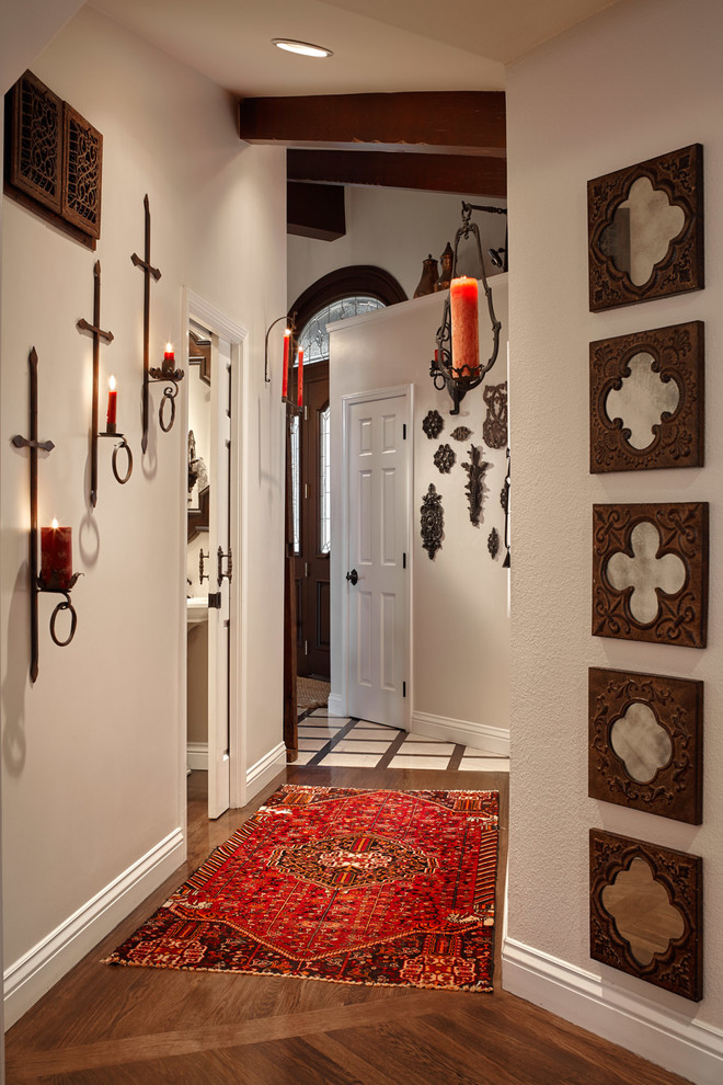 Design ideas for a traditional hallway in San Francisco.