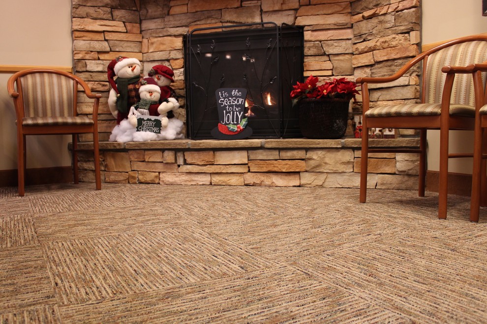 Mid-sized traditional living room in Detroit with carpet, a corner fireplace, a stone fireplace surround and beige floor.