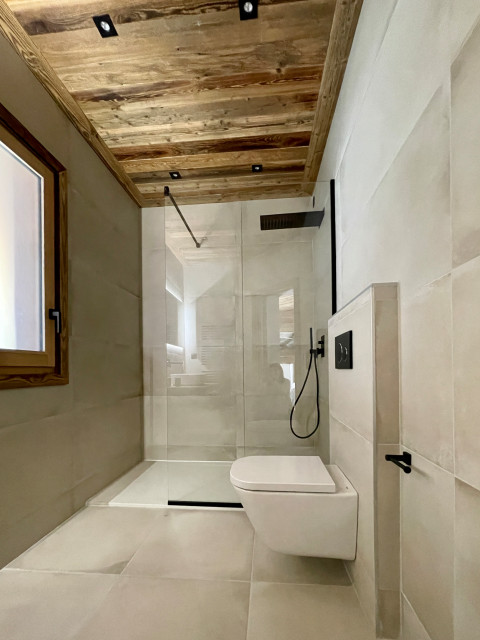 R&eacute;novation d'un ancien h&ocirc;tel en r&eacute;sidence touristique: Appartement 04 rustic-bathroom