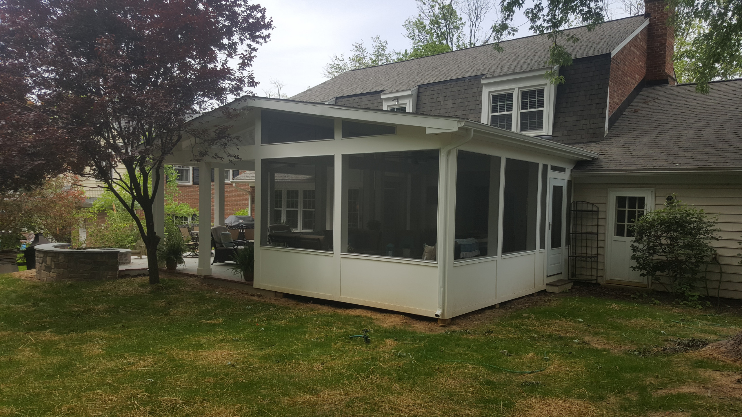 fire pit/ patio/ screened in deck