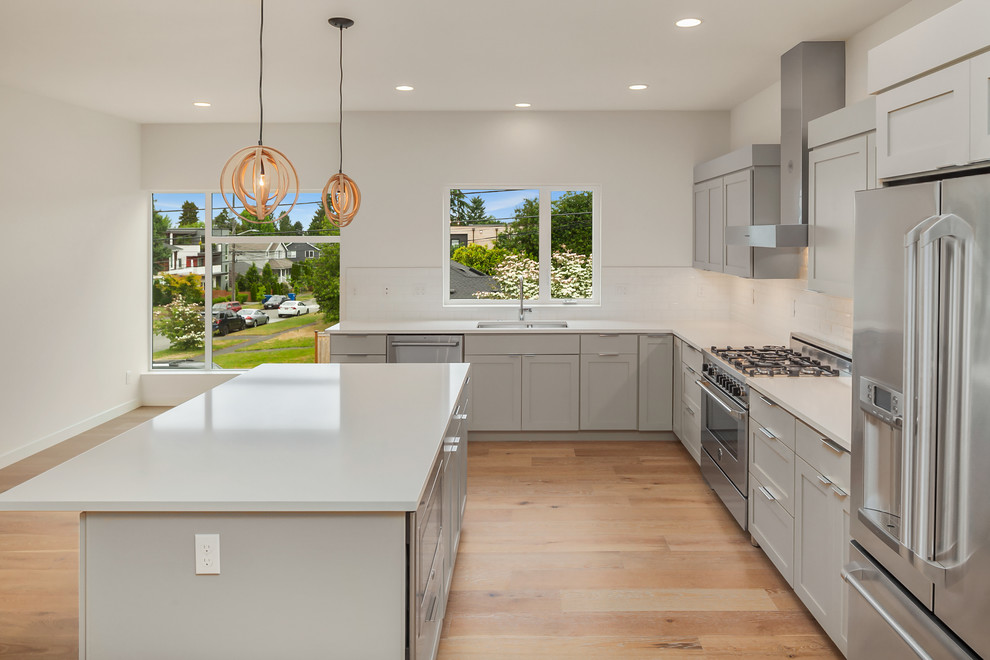 Kitchen - kitchen idea in Seattle