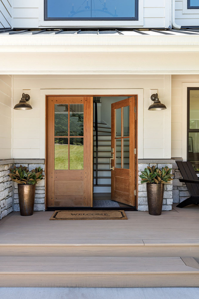 Esempio di una porta d'ingresso minimal di medie dimensioni con pareti beige, pavimento con piastrelle in ceramica e una porta singola