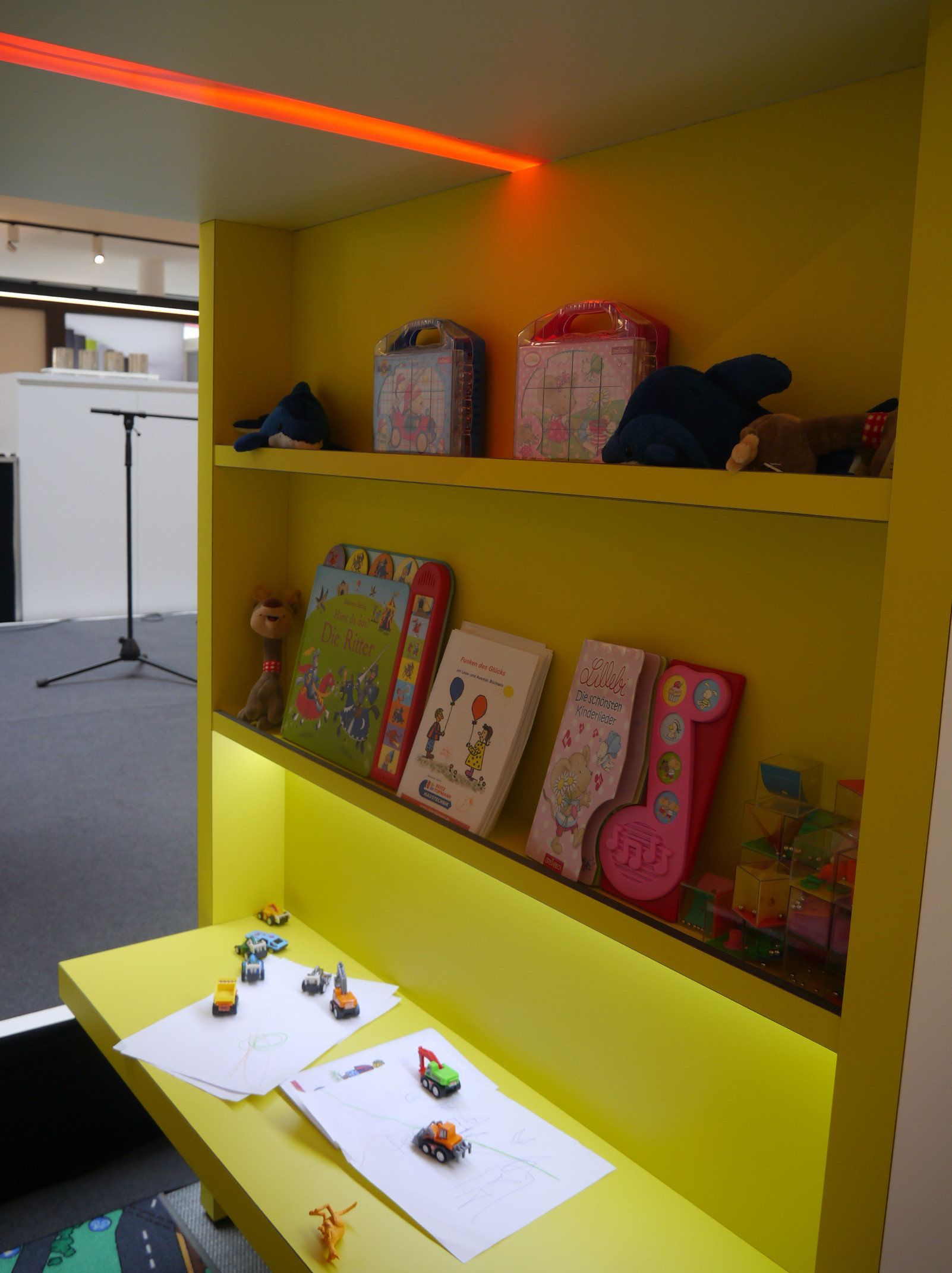 Alena Showroom Bad Sanitär Küche Raumausstattung Heizung Planung Präsentation Modernisierung Ausstellung Interior Design NRW Krefeld Gießen Architektur Innenarchitektur Gestaltung 3D RT-Holding