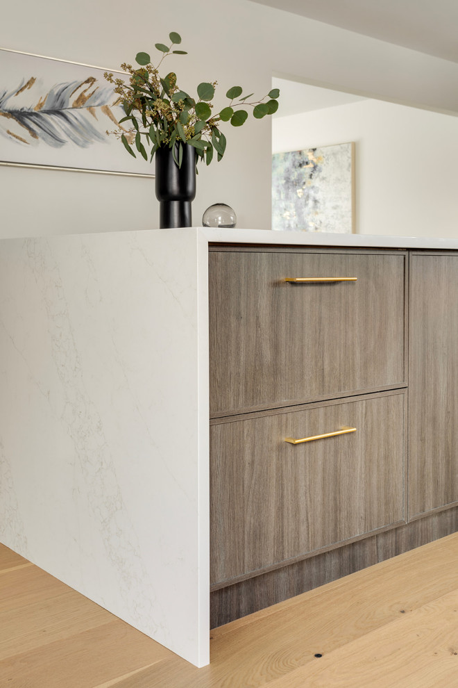Kitchen - transitional kitchen idea in Calgary