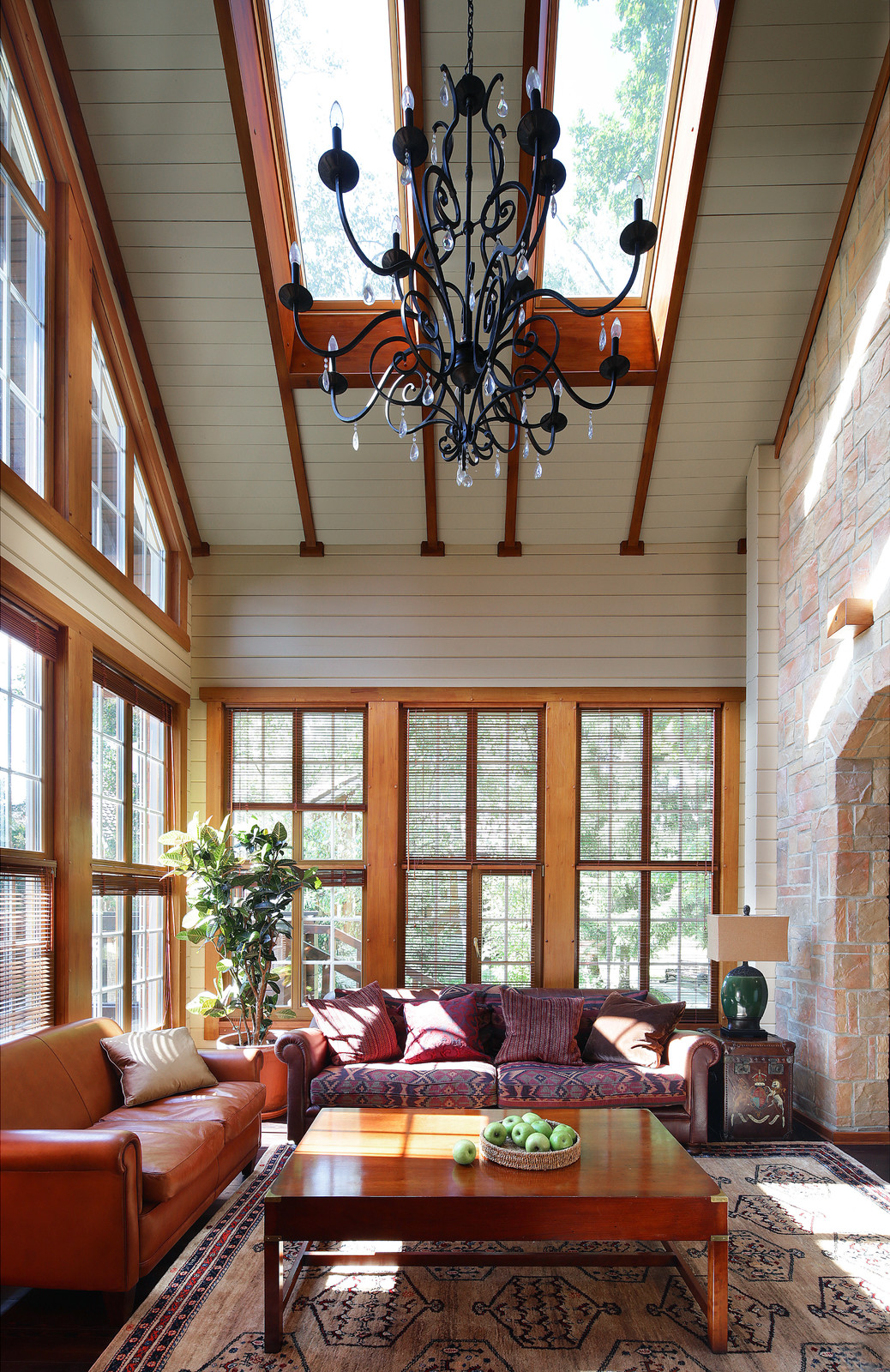 Деревянный дом в стиле американского кантри