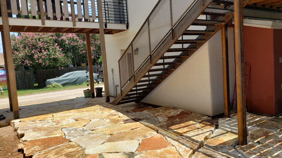 Example of a mountain style home design design in Austin