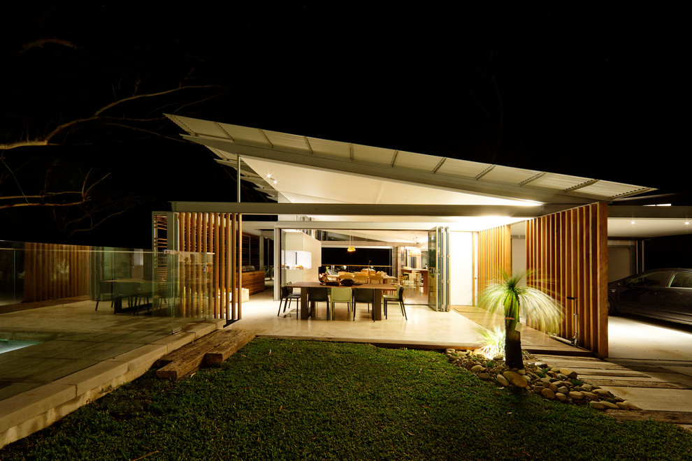 Mid-sized contemporary two-storey brown house exterior in Sydney with wood siding, a flat roof and a metal roof.