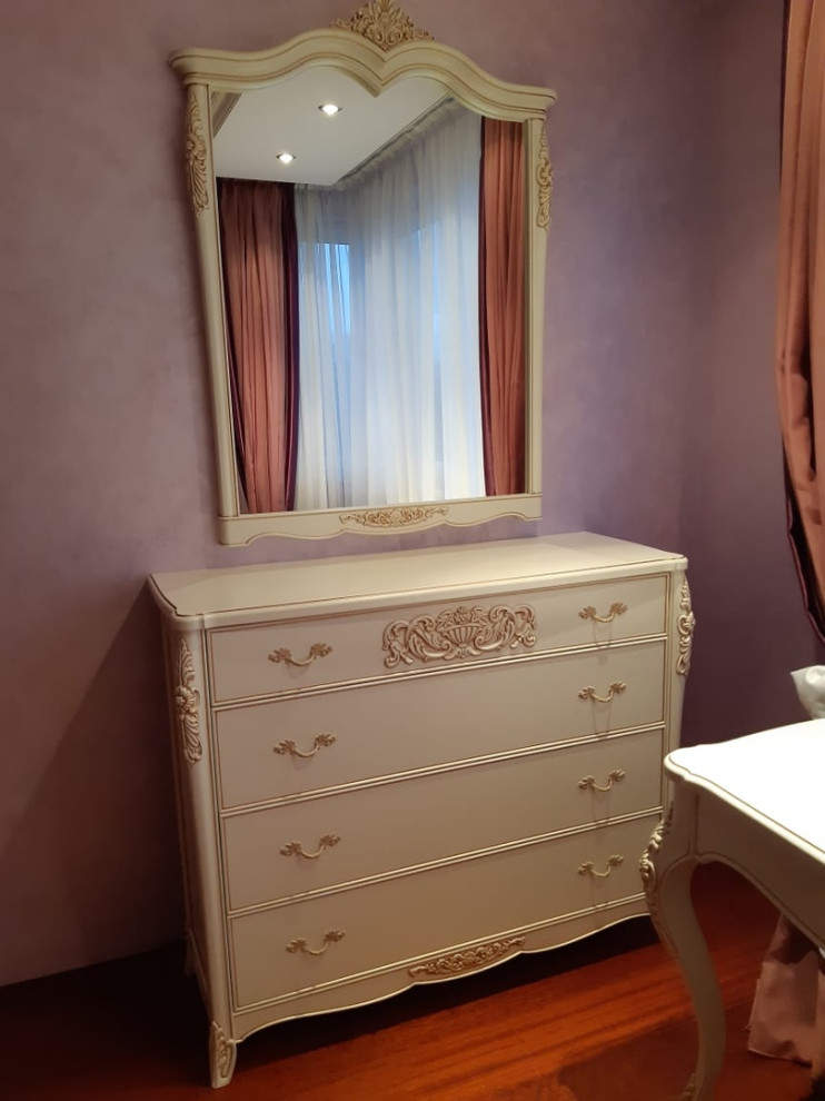 Комод и зеркало для спальни