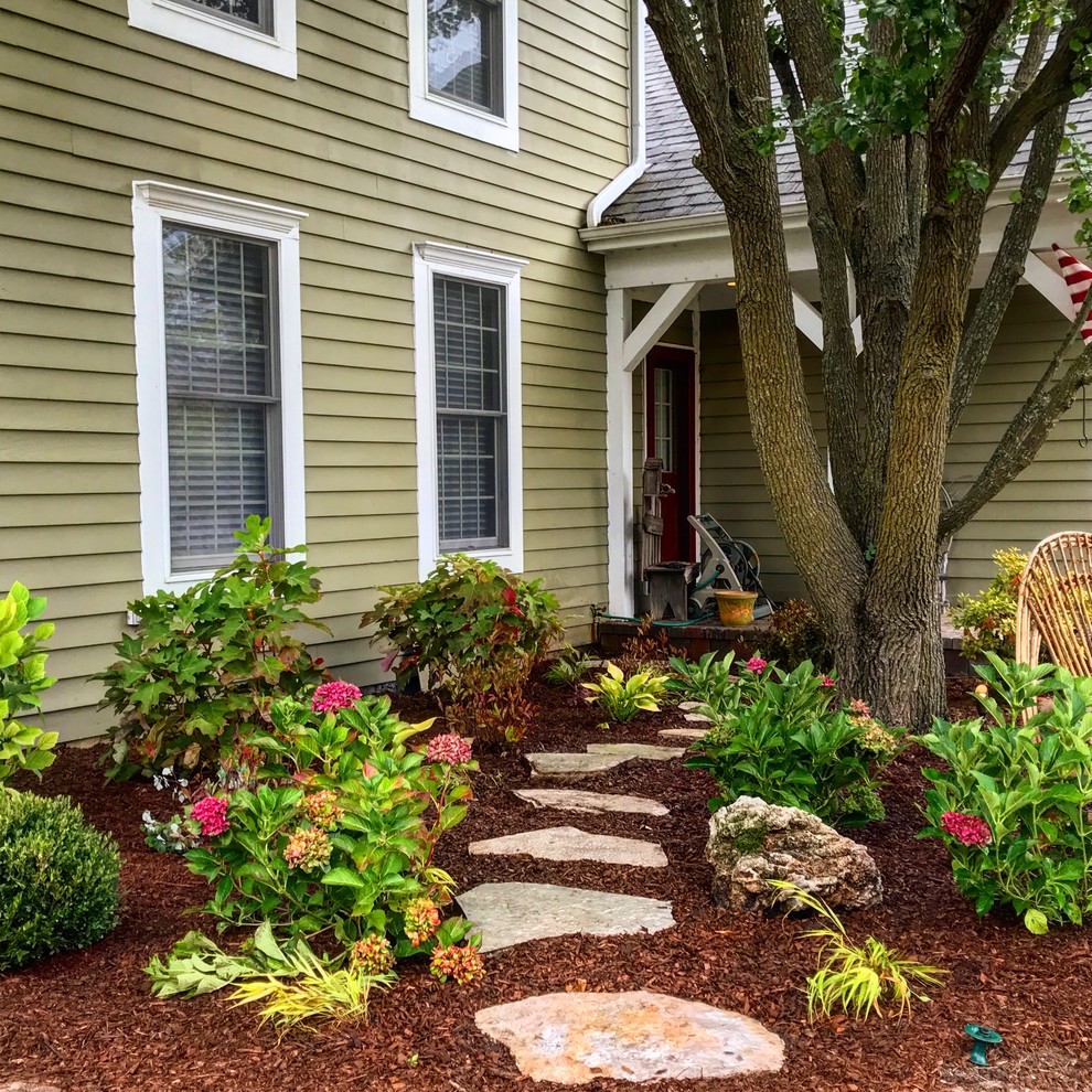 Inspiration for a large traditional front yard partial sun formal garden for summer in Chicago with a garden path and natural stone pavers.