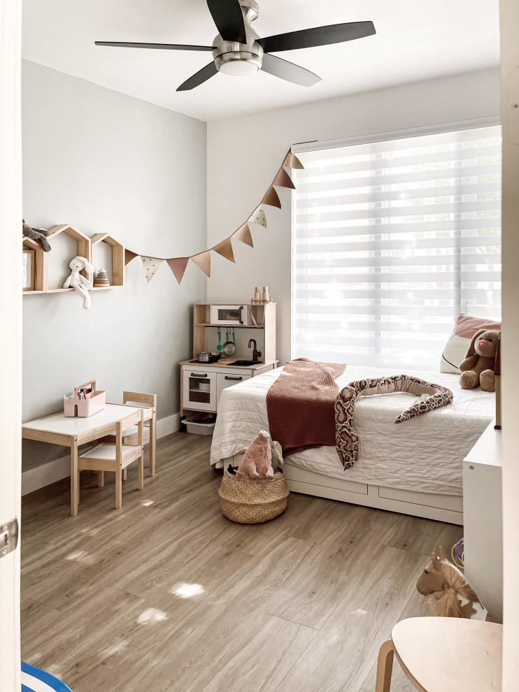 Inspiration for a scandinavian kids' room remodel in Miami