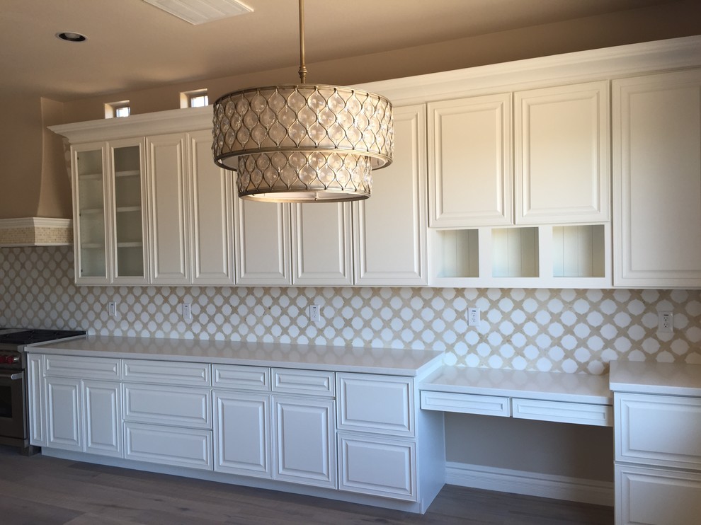 Example of a transitional home design design in Phoenix