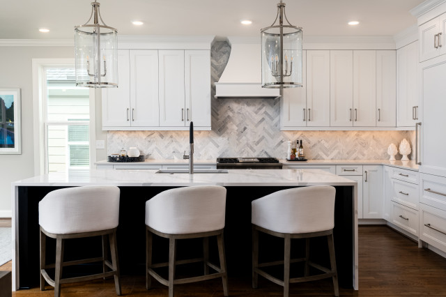 Remodeled kitchen and custom built-ins cucina