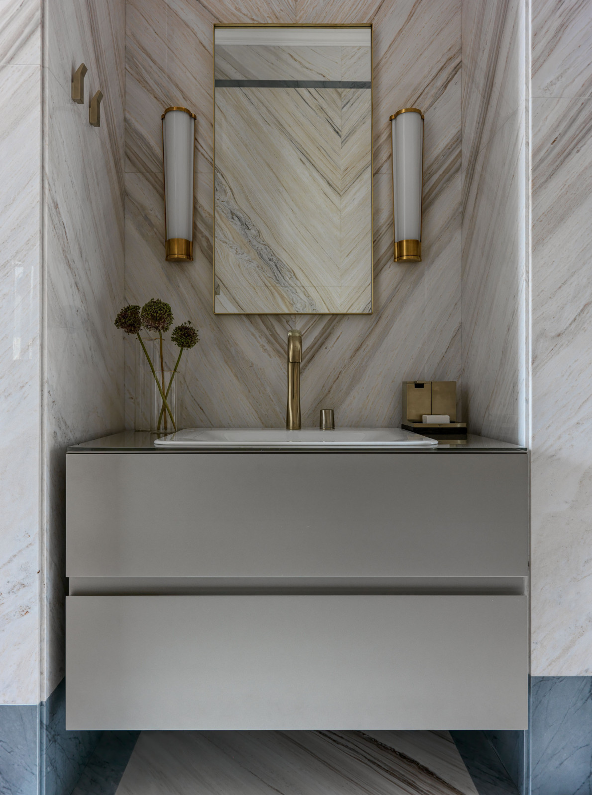 Резиденция Монэ: Огонь–интерьер с видом на Москва-сити