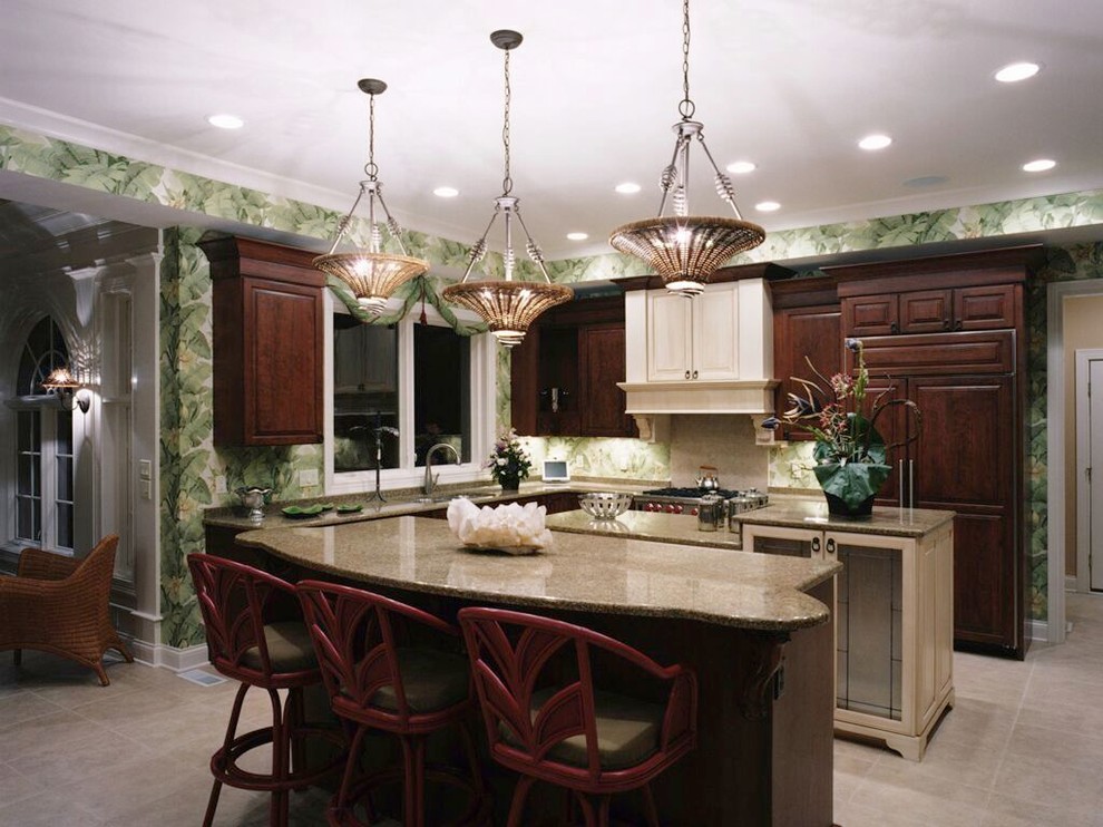 Transitional kitchen photo in Cincinnati
