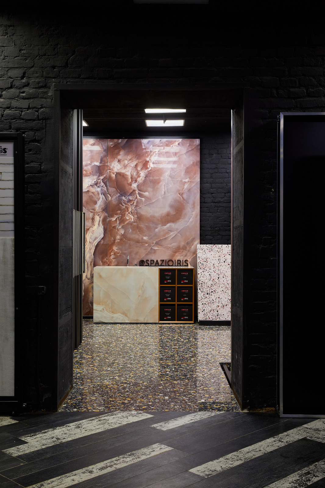 Экспозиция шоурума SpazioIris Moscow