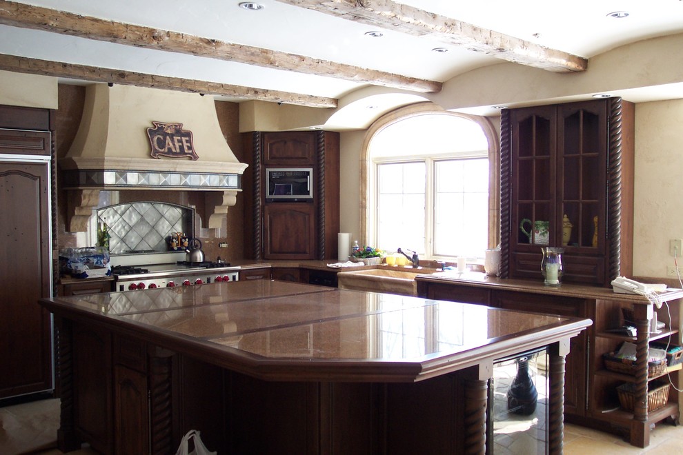 Design ideas for a country kitchen in Chicago.