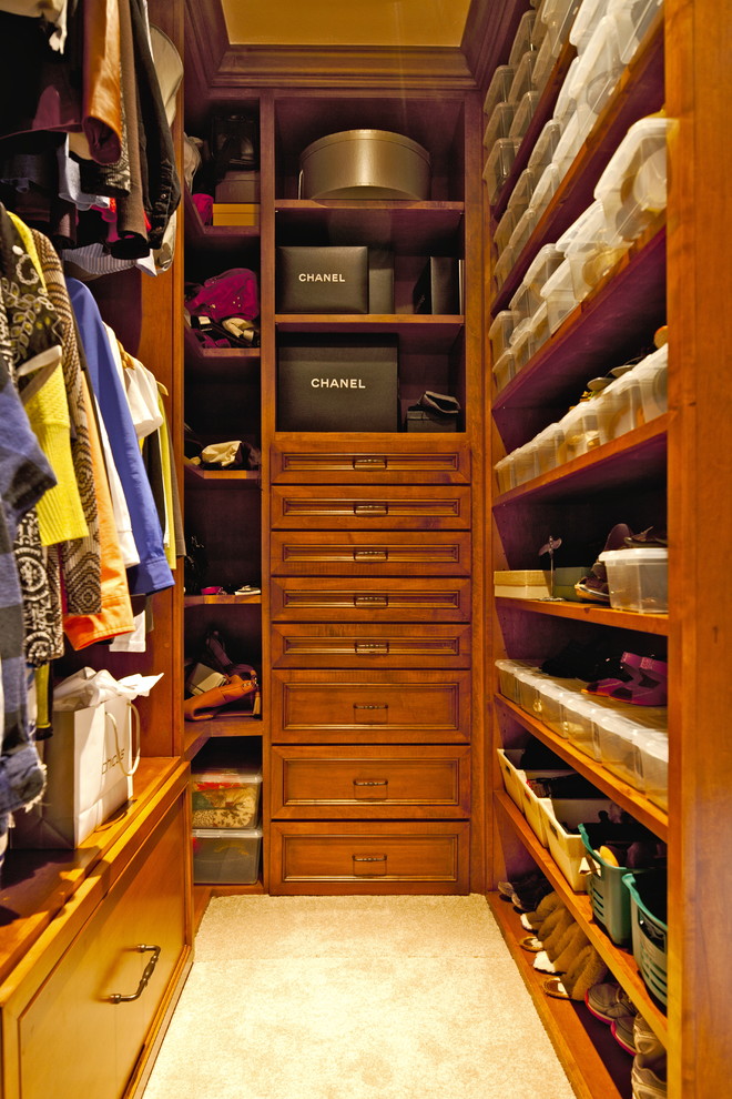 Inspiration for a traditional storage and wardrobe in Los Angeles.