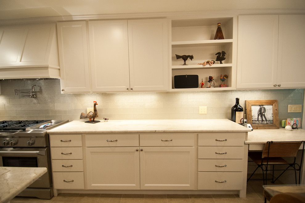 Transitional kitchen photo in Austin