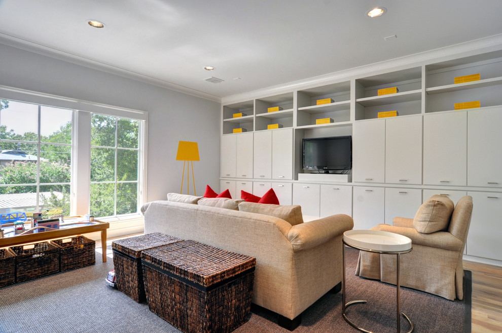Transitional home design photo in Dallas
