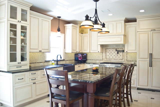 Traditional Kitchen With White Painted Cabinets With Glazed Finish