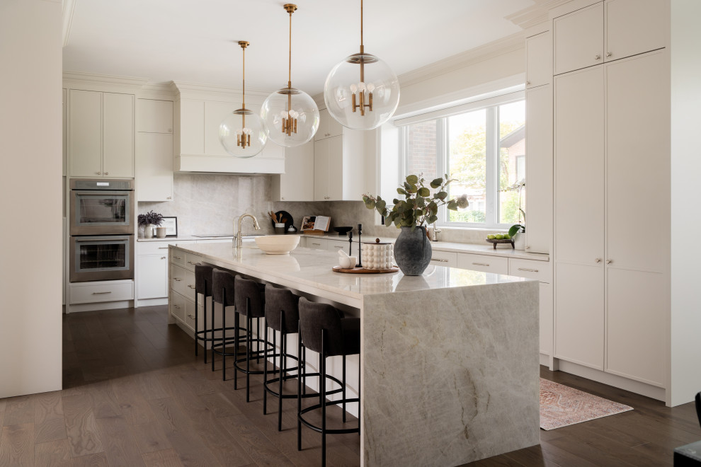 Transitional kitchen photo in Montreal