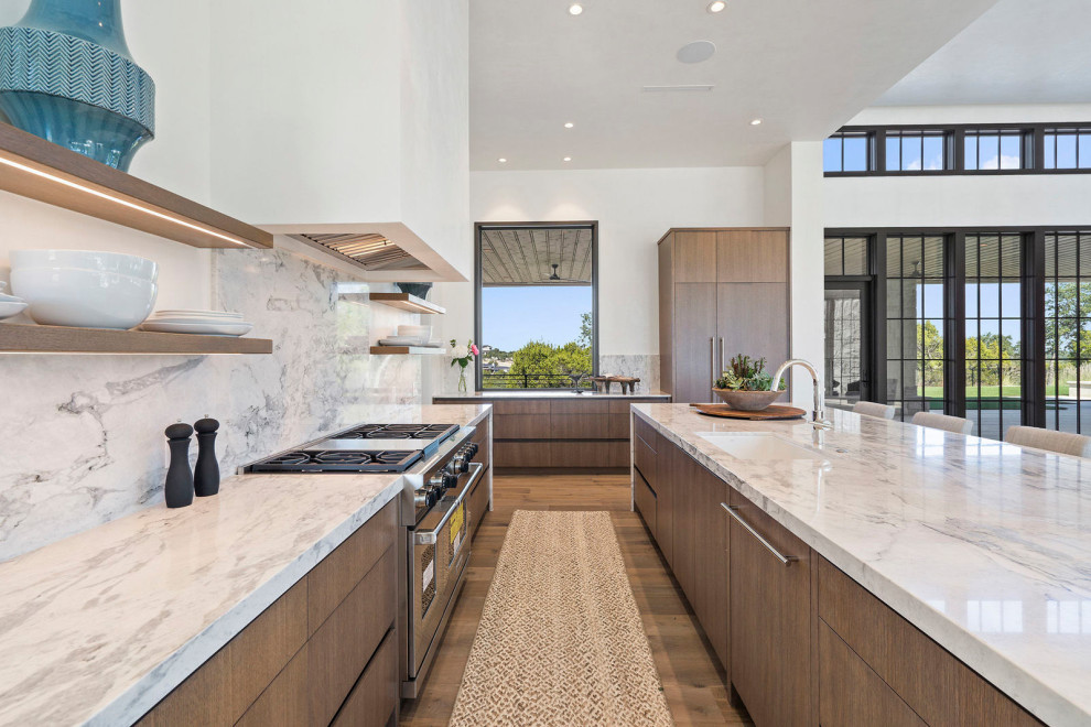 Transitional kitchen photo in Austin