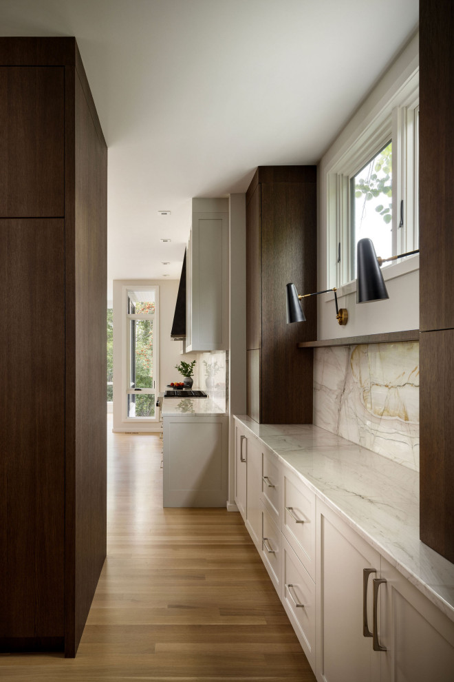 Transitional home design photo in Vancouver