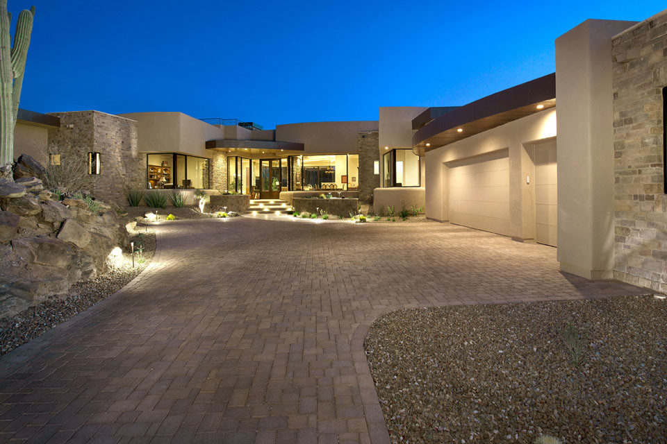 Design ideas for a one-storey stucco beige exterior in Phoenix.
