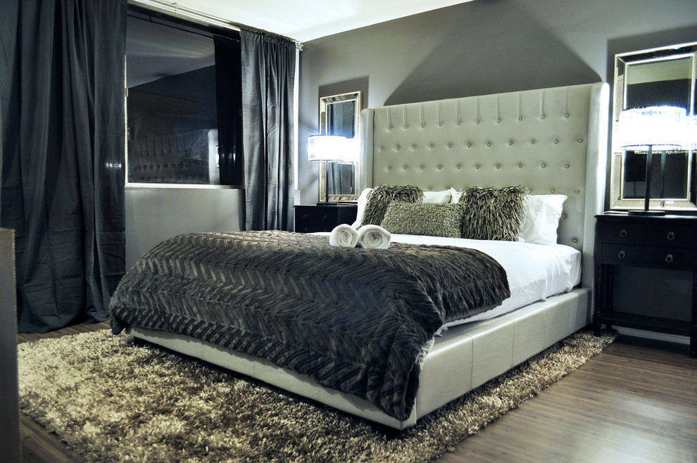 Photo of a mid-sized transitional master bedroom in Los Angeles with grey walls and dark hardwood floors.