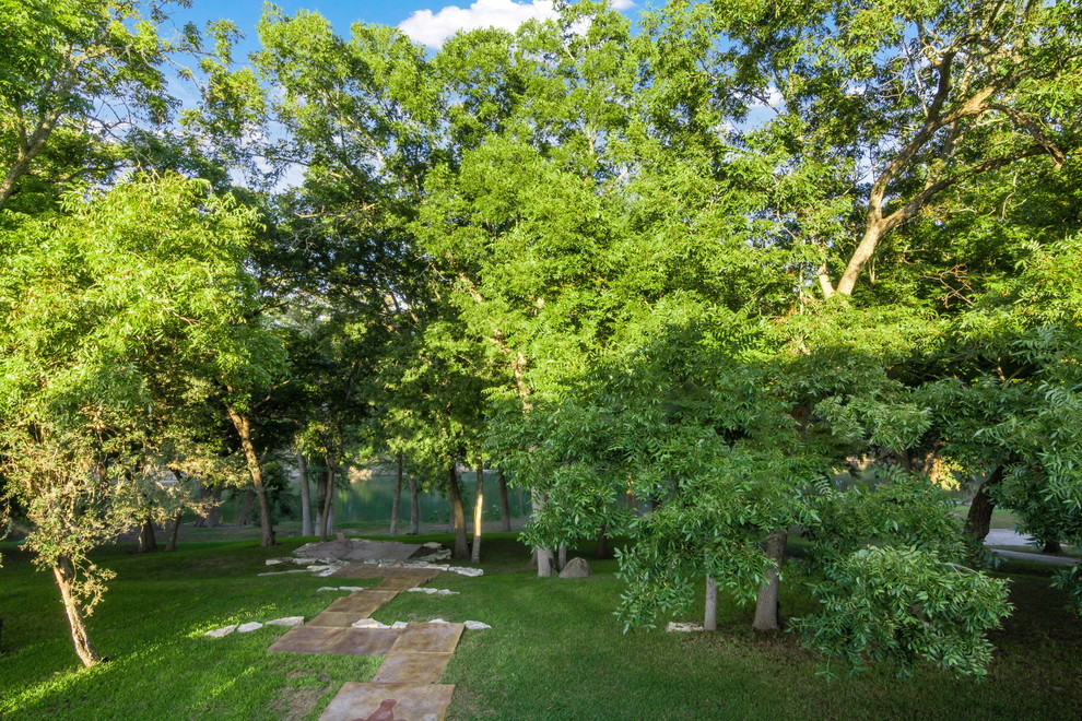 Home design - transitional home design idea in Austin
