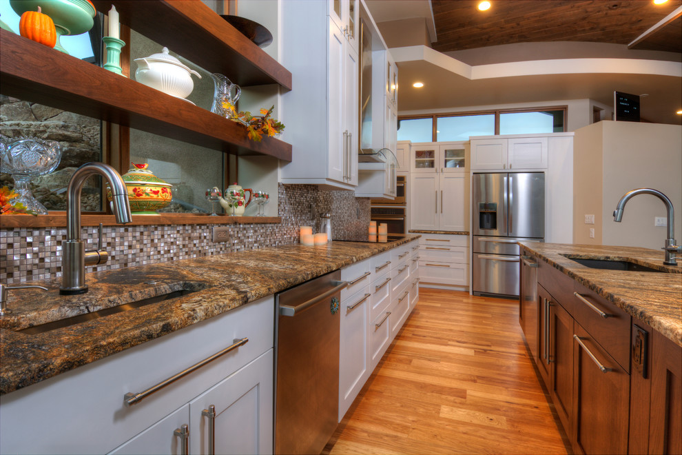 Example of a large transitional u-shaped medium tone wood floor eat-in kitchen design in Denver with shaker cabinets, white cabinets, multicolored backsplash, stainless steel appliances and an island