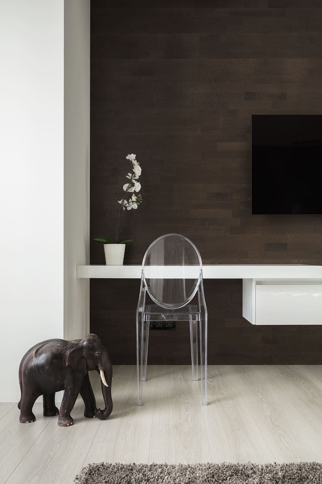 Обзор современной квартиры 170 квм. Полы без плинтуса. Двери в потолок.