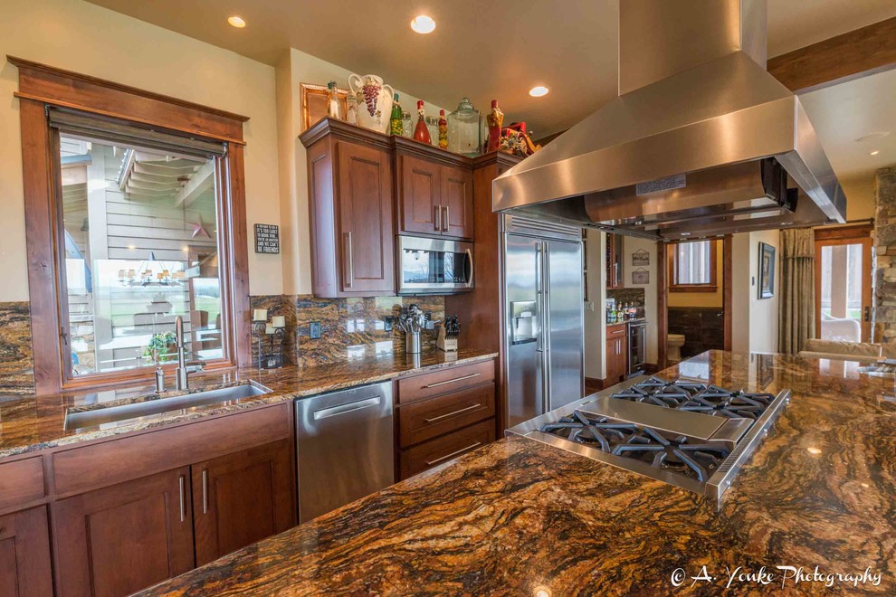 Example of a mid-sized mountain style l-shaped dark wood floor open concept kitchen design with an undermount sink, shaker cabinets, dark wood cabinets, granite countertops, multicolored backsplash, stone slab backsplash, stainless steel appliances and an island