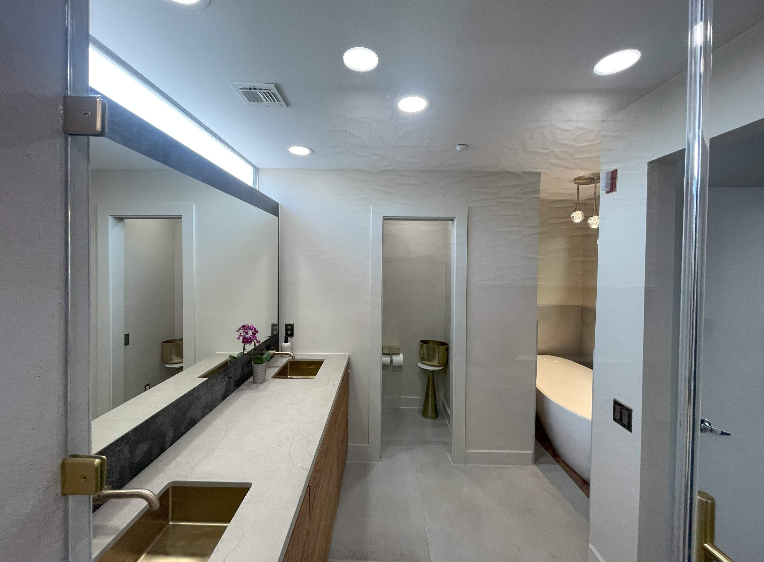 Contemporary Primary Bathroom Remodeling in Houston, TX Montrose area