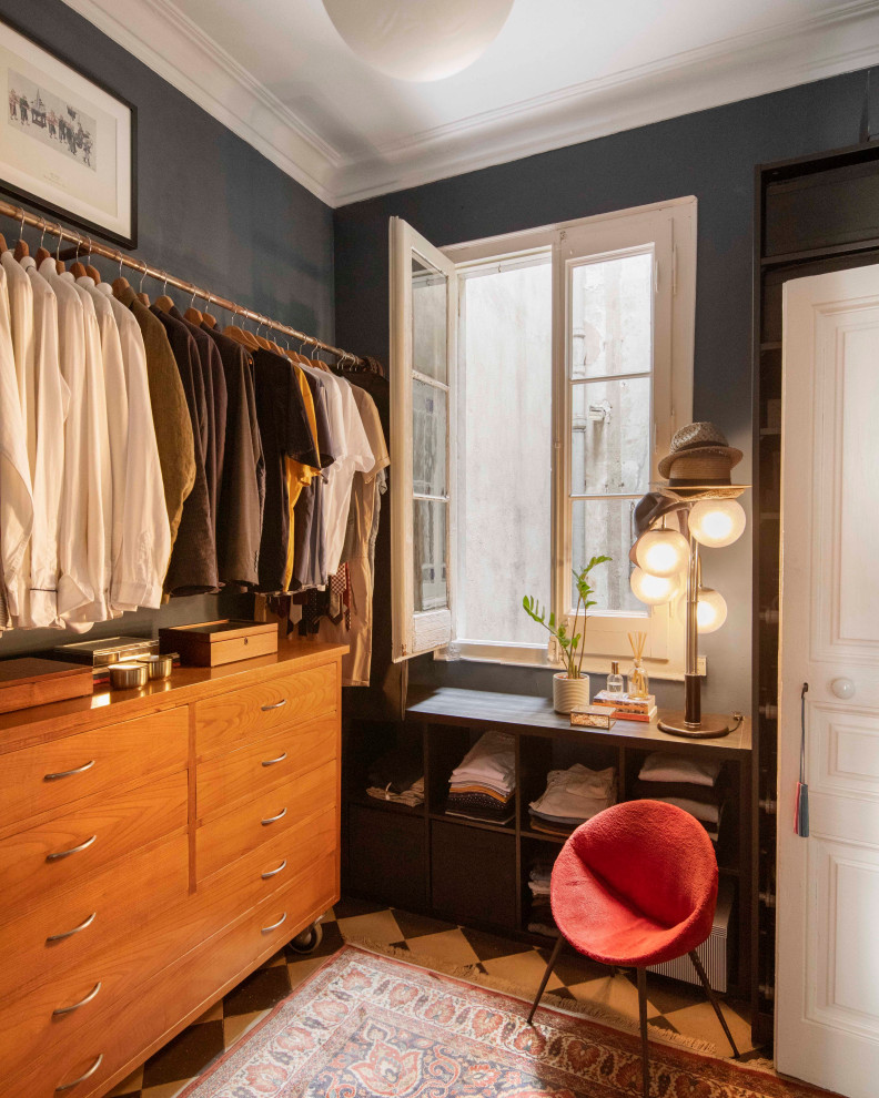 This is an example of an eclectic storage and wardrobe in Barcelona.