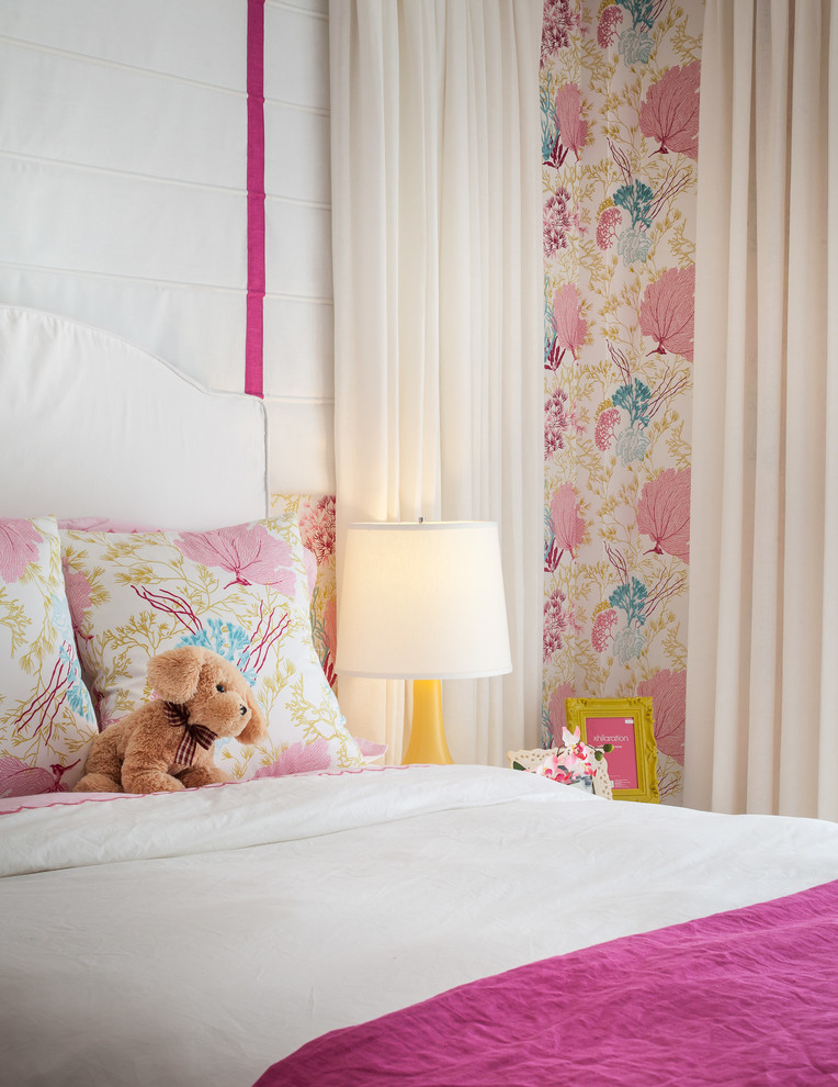 Inspiration for a mid-sized contemporary kids' bedroom for kids 4-10 years old and girls in Miami with multi-coloured walls.