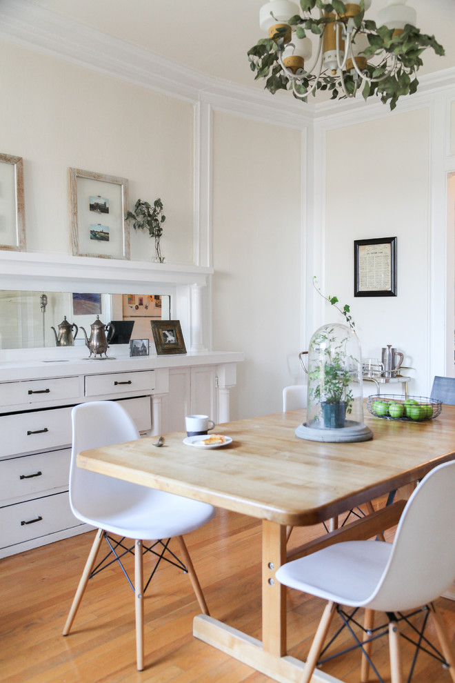 Inspiration for a scandinavian dining room in Chicago.