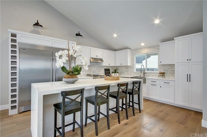 Inspiration for a transitional kitchen remodel in Orange County