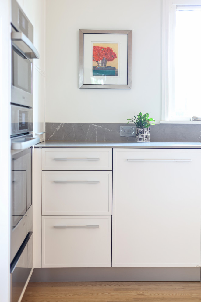Kitchen - transitional kitchen idea
