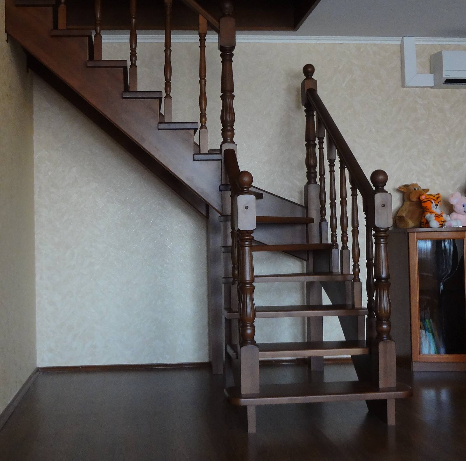 Лестница из массива бука.Самара пос.Смышляевка.