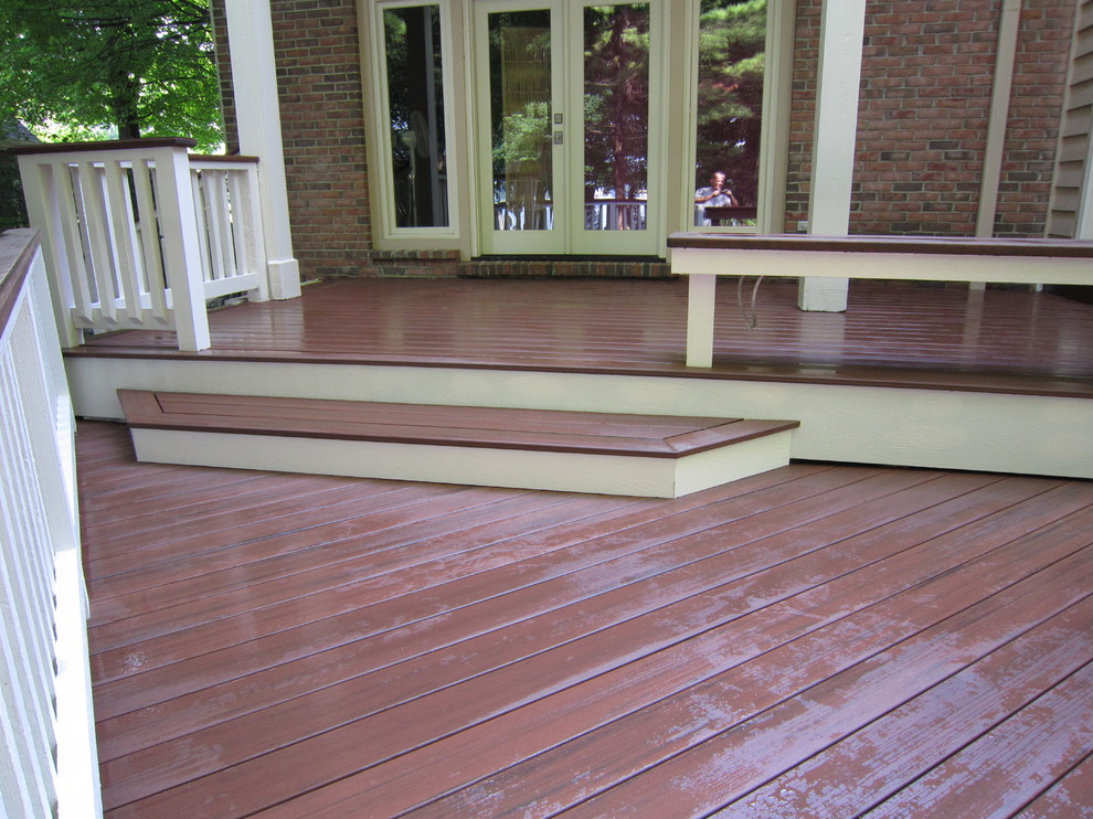 Example of a backyard deck design in Indianapolis
