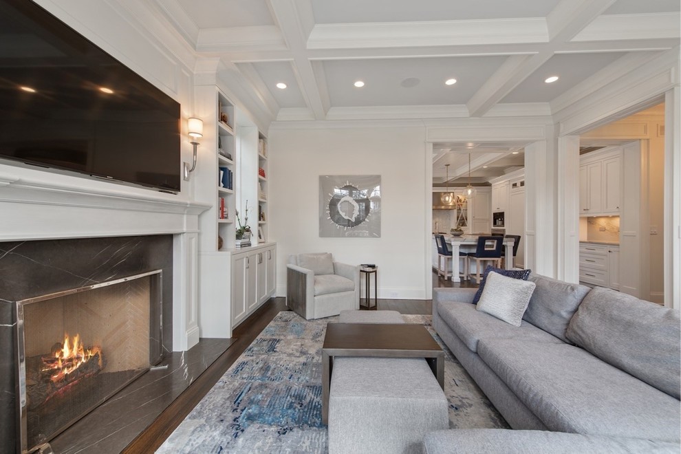 Example of a transitional home design design in Chicago