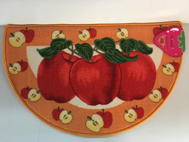 Kitchen Rug Red Apples 18“ X 30“  100% Nylon Non-Skid Rubber Back Vivid Colors 
