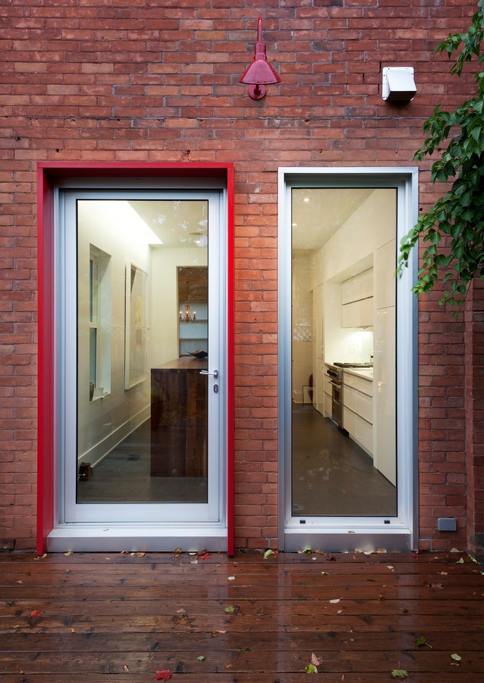 Photo of a contemporary entryway in Ottawa with a single front door and a glass front door.