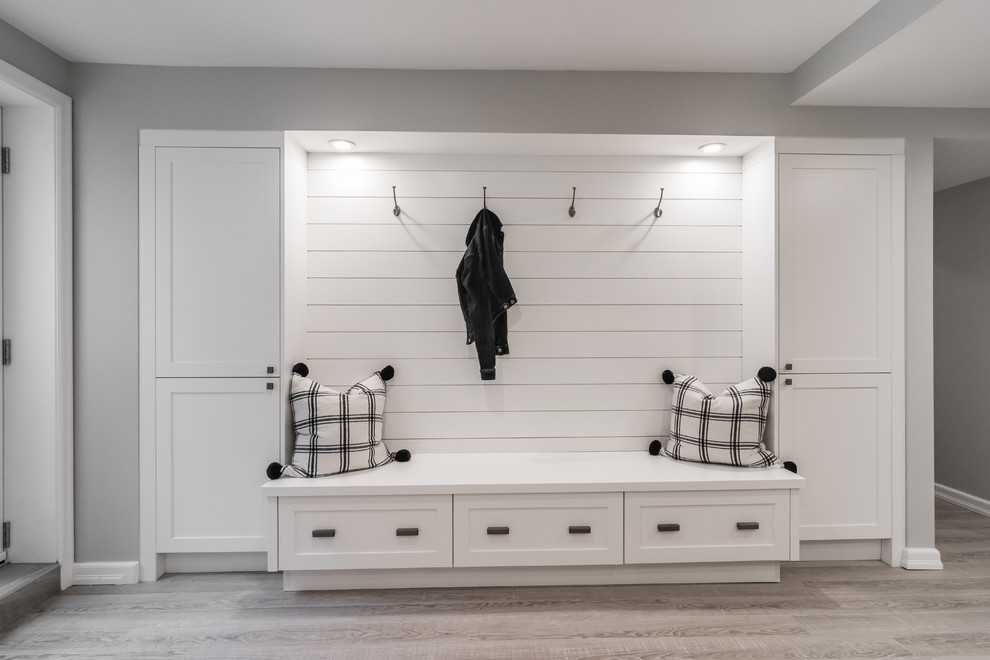 Example of a transitional basement design in Toronto