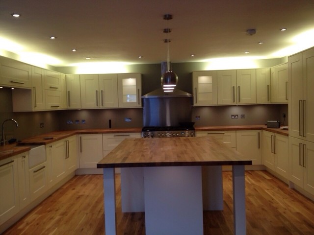 Garage conversion to form kitchen dinner contemporain-cuisine